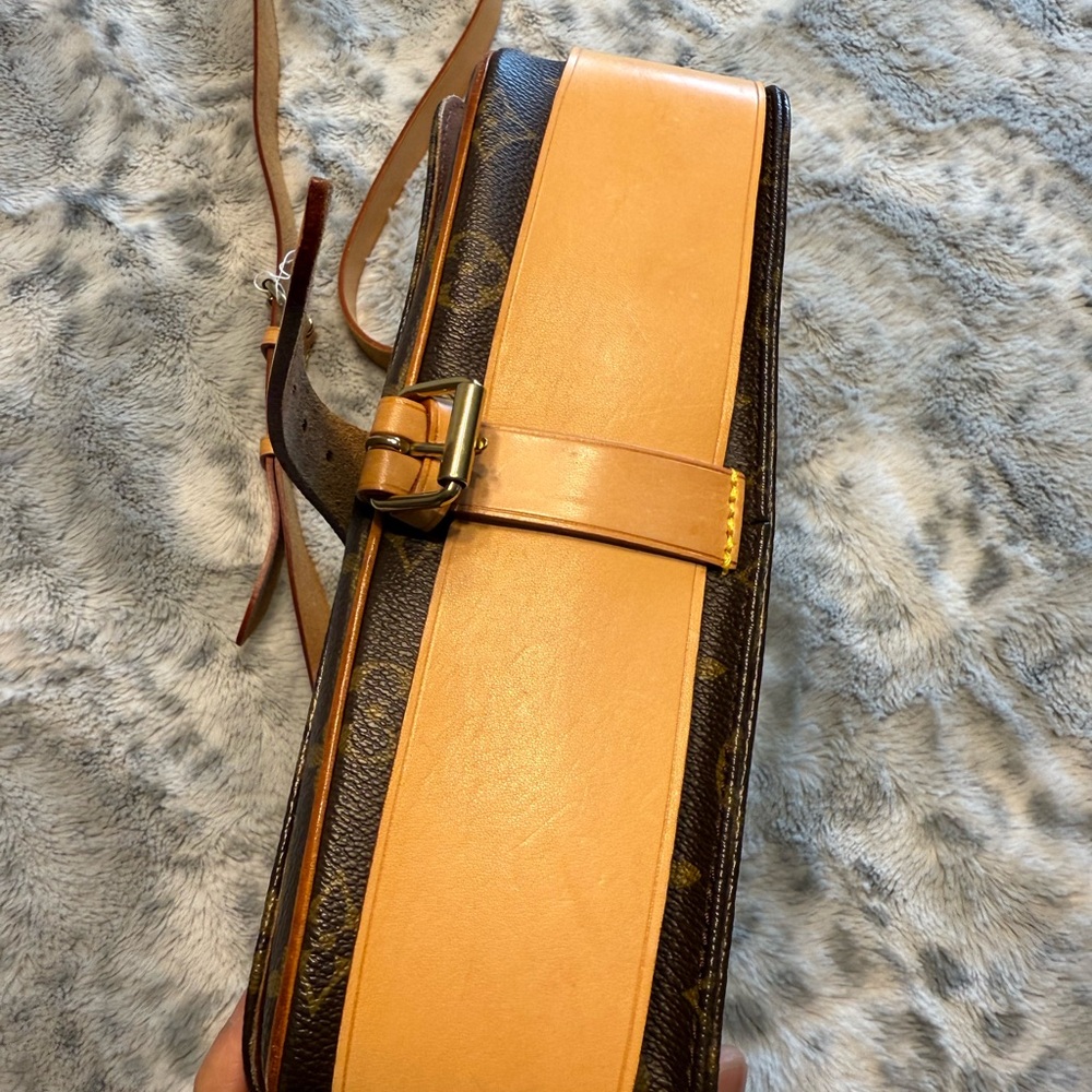 Cartouchiere LV bag - Picture 5 of 13